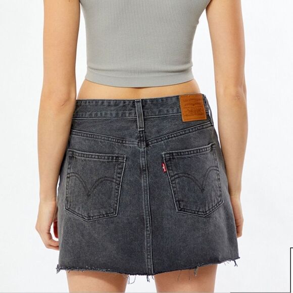 Levi’s  lack Wash Hem Mini Denim Skirt(Size 26) - Picture 2 of 10